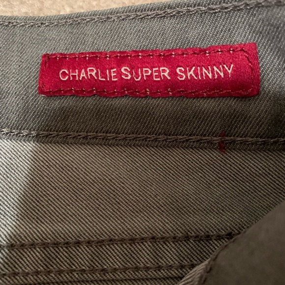 NWOT Lucky Brand Charlie Super Skinny. Size 4/27. Light gray. - Picture 7 of 12